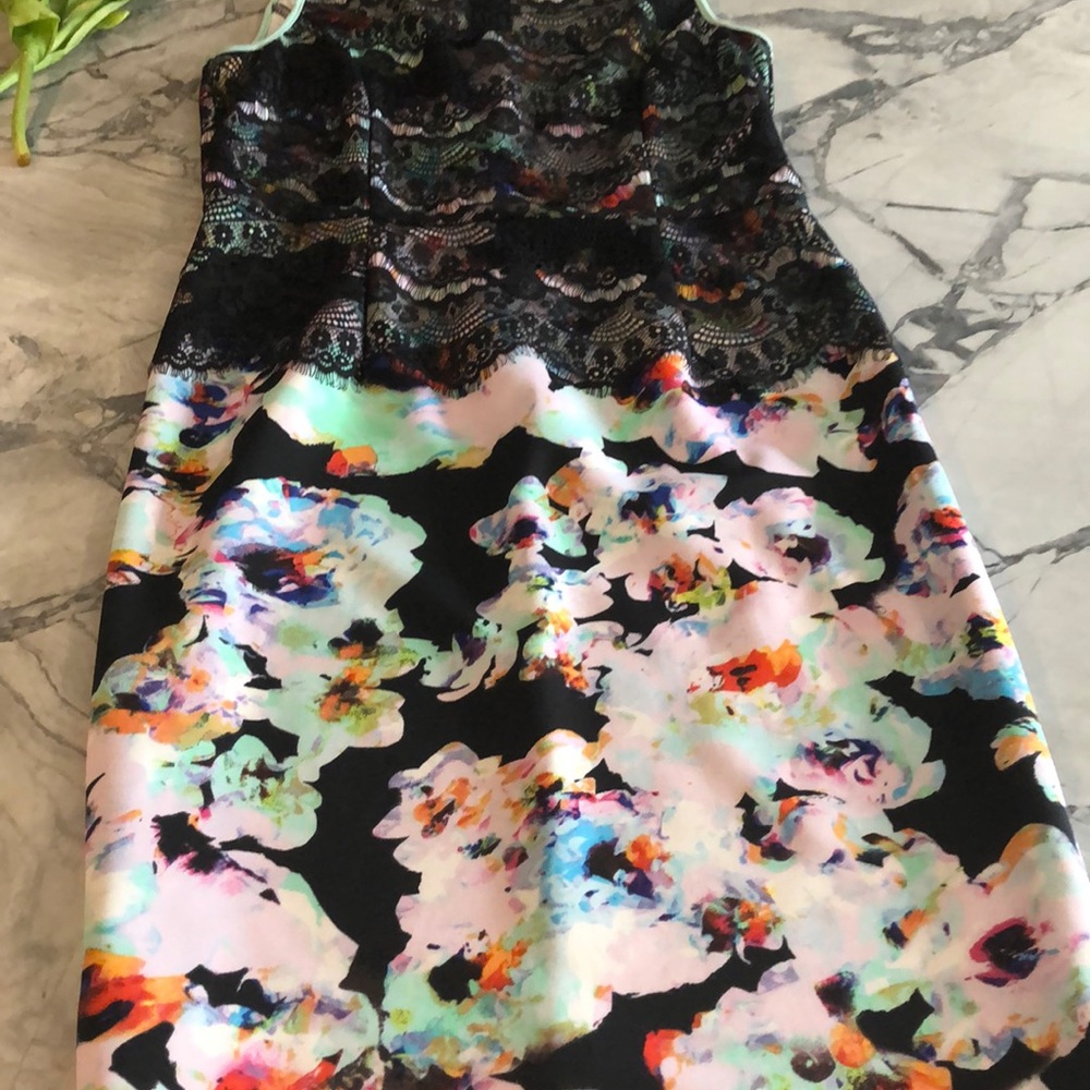 Neiman Marcus flower & lace midi dress - Picture 2 of 7